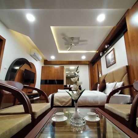Hotel Royal City Силигури Екстериор снимка