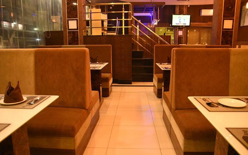 Hotel Royal City Силигури Екстериор снимка