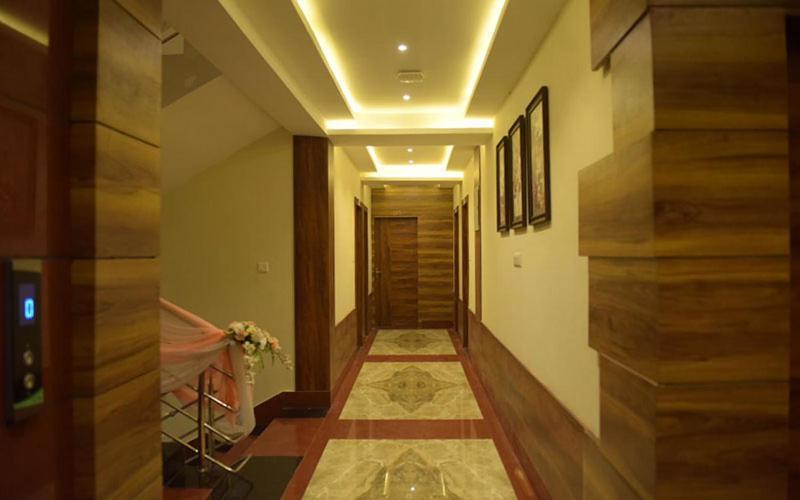 Hotel Royal City Силигури Екстериор снимка