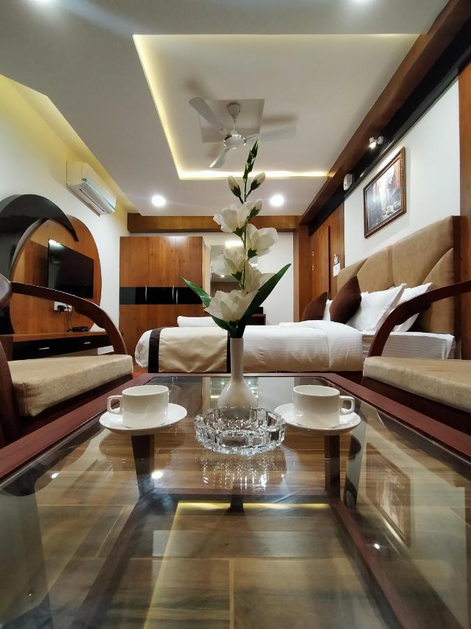 Hotel Royal City Силигури Екстериор снимка