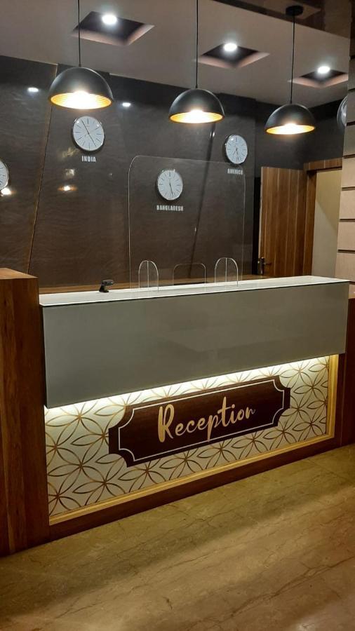 Hotel Royal City Силигури Екстериор снимка