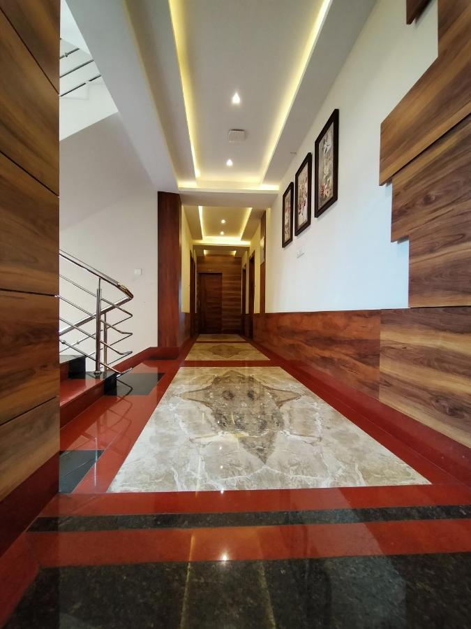 Hotel Royal City Силигури Екстериор снимка